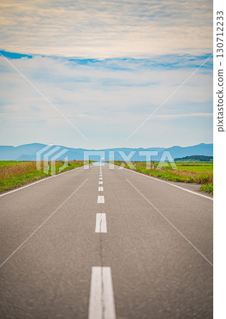 北海道江須線的筆直道路和廣闊風景 130712233