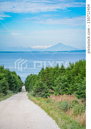 北海道宗谷丘陵「白色之路」的壯麗景色 130712404