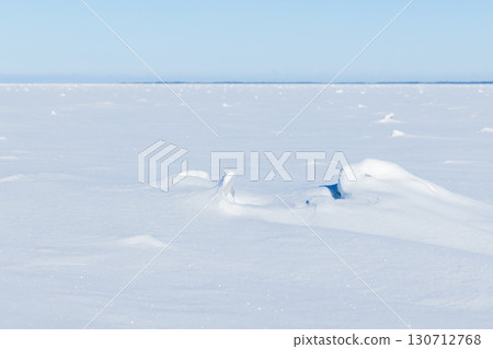 Expansive frozen sea covered in pristine snow during a sunny winter day 130712768