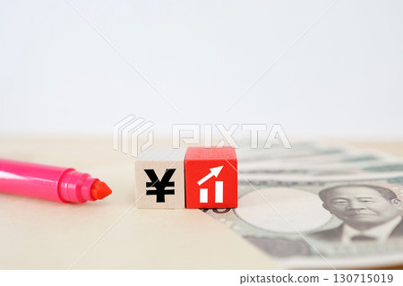 日圓符號和圖表顯示日圓升值和日本股市上漲。 130715019