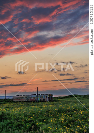 北海道的夏天、萱草和黃昏的釧網本線 130715132