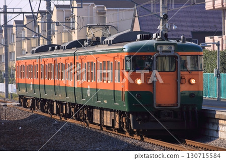 曾經活躍於關東北部的高崎車輛中心的115系列列車，拍攝於2010年11月28日 130715584