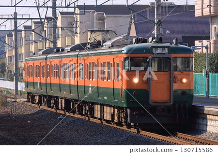 曾經活躍於關東北部的高崎車輛中心的115系列列車，拍攝於2010年11月28日 130715586
