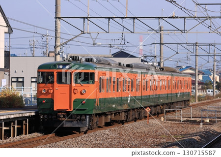 曾經活躍於關東北部的高崎車輛中心的115系列列車，拍攝於2010年11月28日 130715587