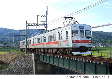 [Iga Railway] 200 series ~Tokyu color~ (Iga Line: Arai ~ Kagiya-tsuji) 130715591