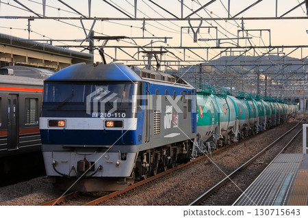A long train of EF210-110 oil transport trains running on the Musashino Line, photographed on November 11, 2010 130715643