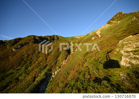 攀登長野縣中央阿爾卑斯山的木曾駒山 130716870
