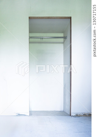 西式衣櫃鉸鏈門改造工程照片（安裝前）- 公寓 130717155