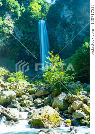 Hirayu Falls flowing amongst the greenery 130717533