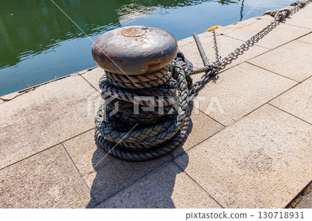 用於繫泊小船的繫泊柱和繩索 130718931