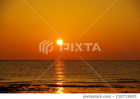 Quiet dawn of the Ariake Sea 130719805