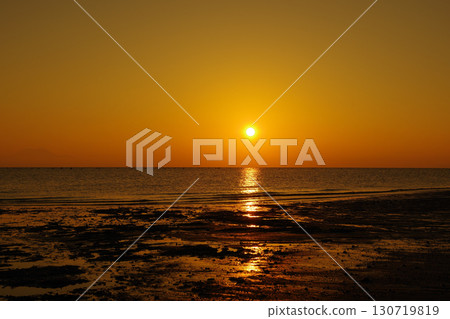 Quiet dawn of the Ariake Sea 130719819