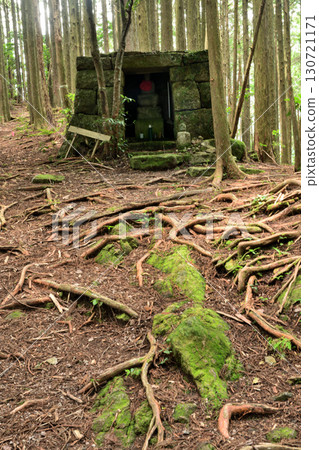 Tori Pass Koyasu Jizo [Kiwacho, Kumano City, Mie Prefecture] 130721171