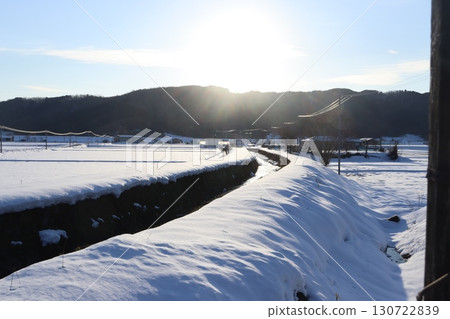 夕陽照射下的雪原 夕陽照射下的雪原 130722839