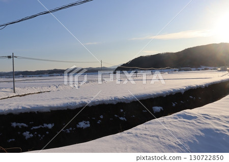 夕陽照射下的雪原 夕陽照射下的雪原 130722850