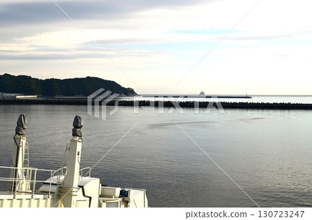 宮古港的清晨,遠處可見飛鳥三號 宮古港的清晨,遠處可見飛鳥三號 130723247