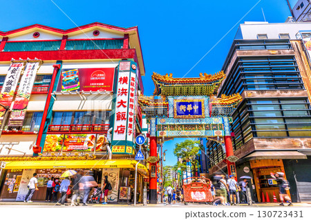 日本橫濱城市景觀：極度炎熱的天氣...橫濱中華街、善臨門等的景色。 130723431