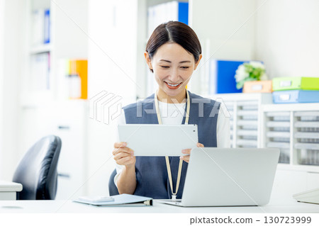 Office business woman 130723999