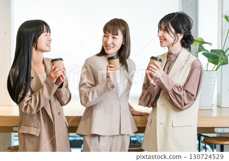 Businessman and businesswoman chatting over coffee in the office 130724529