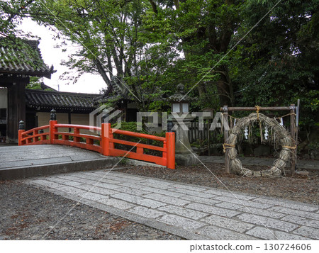 Imamiya Shrine - Chi no Kowa (passing through the Chi no Wa) Imamiya Shrine - Chi no Kowa (passing through the Chi no Wa) 130724606