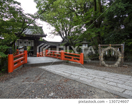 Imamiya Shrine - Chi no Kowa (passing through the Chi no Wa) Imamiya Shrine - Chi no Kowa (passing through the Chi no Wa) 130724607