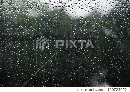 車窗上的雨滴 車窗上的雨滴 130725052