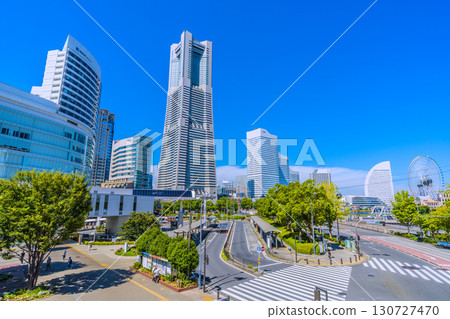 9 月 8 日，日本橫濱城市景觀。從橫濱航空客艙俯瞰橫濱地標塔和櫻木町站。 130727470