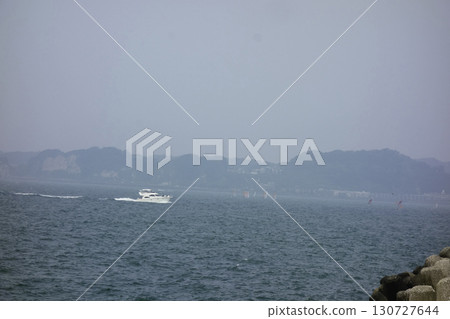 湘南盛夏海景,遠處是朦朧的海洋 湘南盛夏海景,遠處是朦朧的海洋 130727644
