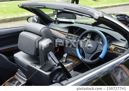 駕駛員座椅上的汽車導航系統 130727741