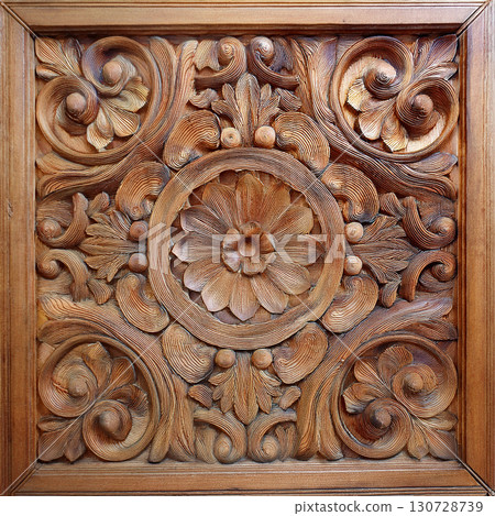 古樸的木雕裝飾 130728739