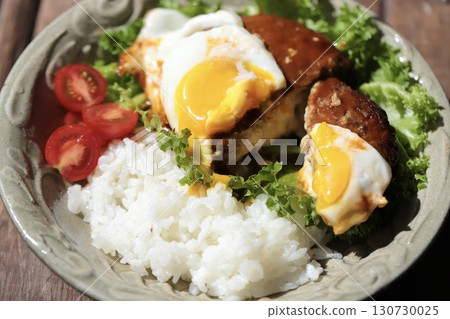 Loco moco with soft-boiled egg and demi-glace hamburger steak with cheese 130730025