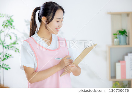 一個年輕的照顧者 130730076