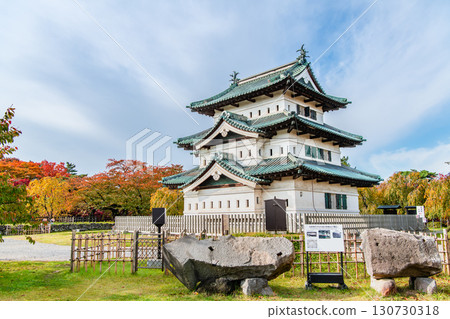 Aomori Hirosaki Castle: The castle tower dyed in autumn leaves 130730318
