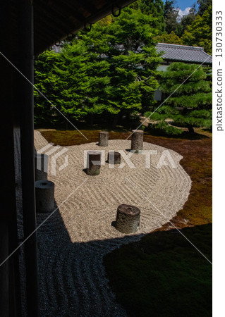 [Kyoto Scenery] Tofukuji Temple Honbo Garden: The East Garden Reflects the Beautiful Constellation "Big Dipper" 130730333