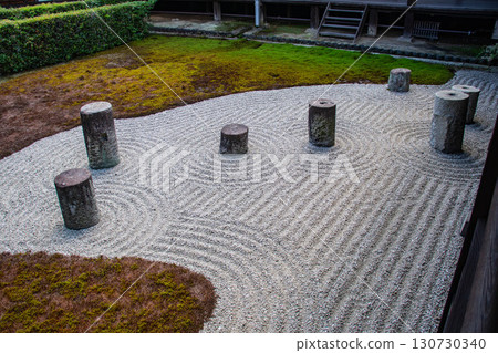 【京都風光】東福寺本坊庭園:東庭倒映著美麗的星座“北斗七星” 【京都風光】東福寺本坊庭園:東庭倒映著美麗的星座“北斗七星” 130730340