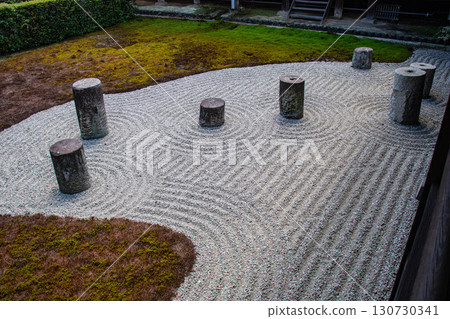 【京都風光】東福寺本坊庭園:東庭倒映著美麗的星座“北斗七星” 【京都風光】東福寺本坊庭園:東庭倒映著美麗的星座“北斗七星” 130730341