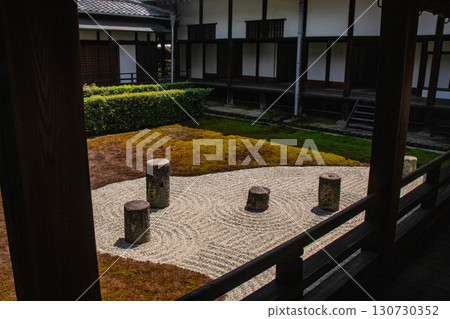 【京都風光】東福寺本坊庭園:東庭倒映著美麗的星座“北斗七星” 【京都風光】東福寺本坊庭園:東庭倒映著美麗的星座“北斗七星” 130730352