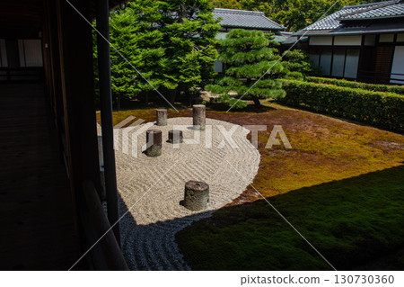 [Kyoto Scenery] Tofukuji Temple Honbo Garden: The East Garden Reflects the Beautiful Constellation "Big Dipper" 130730360