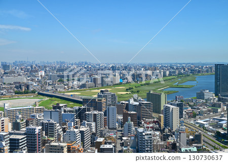 六鄉橋附近的大田區和川崎區景色 / 從川崎市政廳觀景台看到的景色 130730637