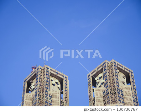 Look up at the architectural beauty of the Tokyo Metropolitan Government Building and the expansive skyline. Look up at the architectural beauty of the Tokyo Metropolitan Government Building and the expansive skyline. 130730767