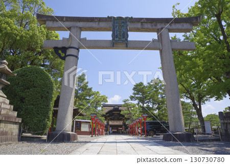 Torii gate and approach to Toyokuni Shrine in Kyoto 130730780