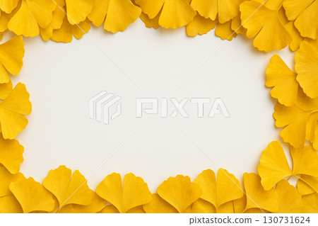 金色銀杏樹框（附中心空間） 130731624