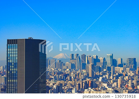 Shinjuku-ku, Tokyo, scenery of Mt. Fuji and Shinjuku subcenter skyscraper district Shinjuku-ku, Tokyo, scenery of Mt. Fuji and Shinjuku subcenter skyscraper district 130735918