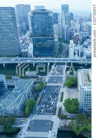 Evening view of Midosuji and Nakanoshima from a high-rise building in Yodoyabashi, Osaka Evening view of Midosuji and Nakanoshima from a high-rise building in Yodoyabashi, Osaka 130736857