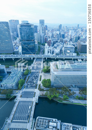 Evening view of Midosuji and Nakanoshima from a high-rise building in Yodoyabashi, Osaka Evening view of Midosuji and Nakanoshima from a high-rise building in Yodoyabashi, Osaka 130736858