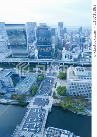 Evening view of Midosuji and Nakanoshima from a high-rise building in Yodoyabashi, Osaka Evening view of Midosuji and Nakanoshima from a high-rise building in Yodoyabashi, Osaka 130736862