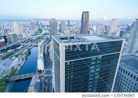 Evening view of Midosuji and Nakanoshima from a high-rise building in Yodoyabashi, Osaka 130736865