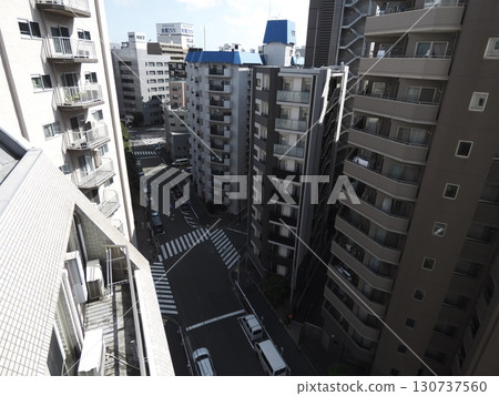 繁華的東京：從高層公寓大樓看十字路口的日常景象 130737560