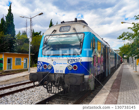 希臘卡蘭巴卡車站,當地火車開往世界遺產梅泰奧拉 希臘卡蘭巴卡車站,當地火車開往世界遺產梅泰奧拉 130738145