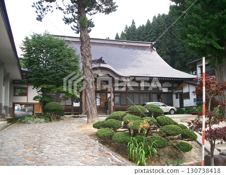 The main hall of Fukushoji Temple (Nagasawa, Funagata-machi, Mogami-gun, Yamagata Prefecture) The main hall of Fukushoji Temple (Nagasawa, Funagata-machi, Mogami-gun, Yamagata Prefecture) 130738418